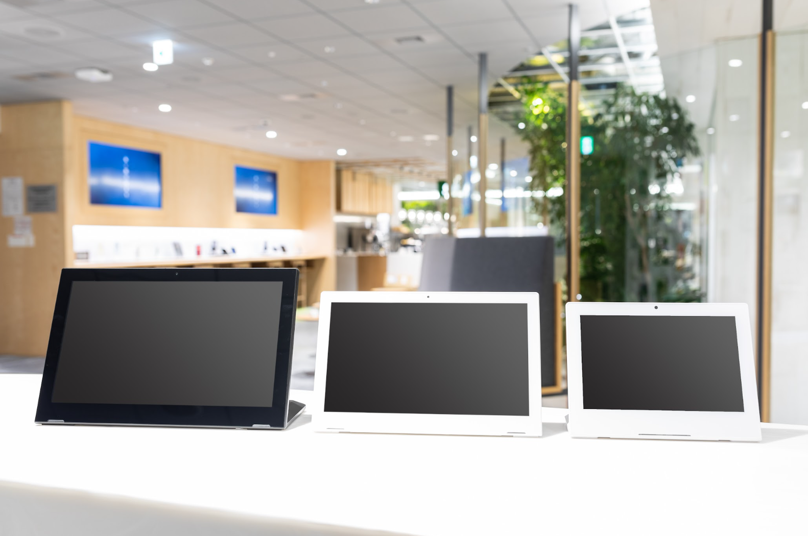 デジタルサイネージのサイズはどう決める？選び方と注意点を解説します。