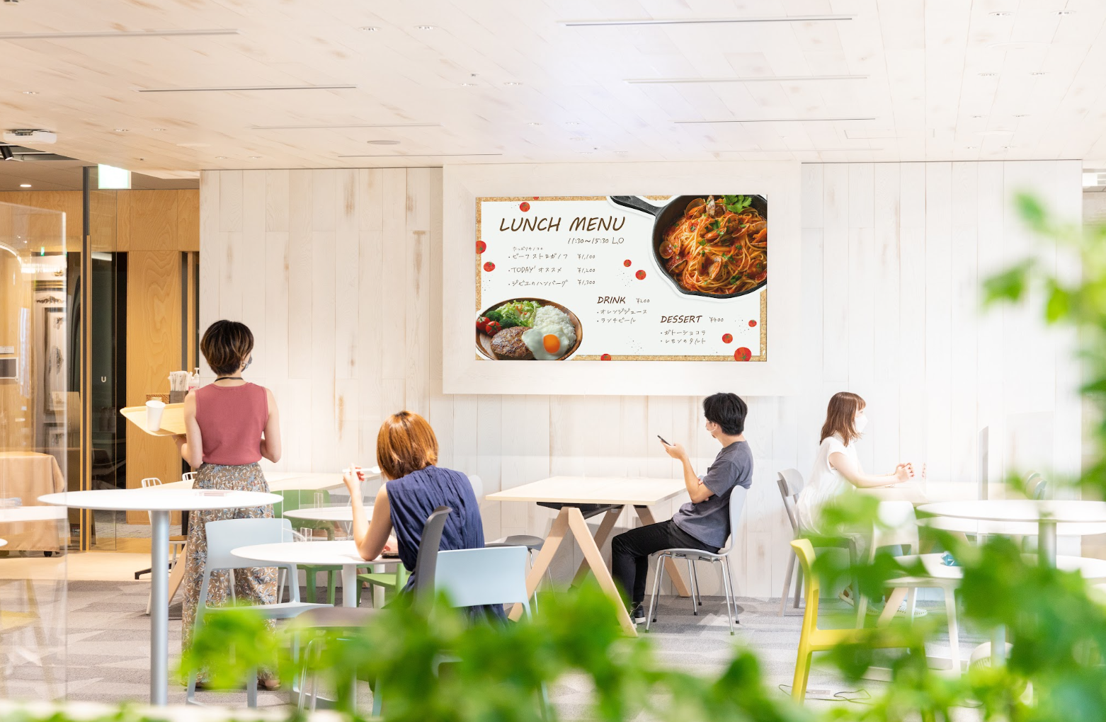 飲食店内のデジタルサイネージ活用イメージ